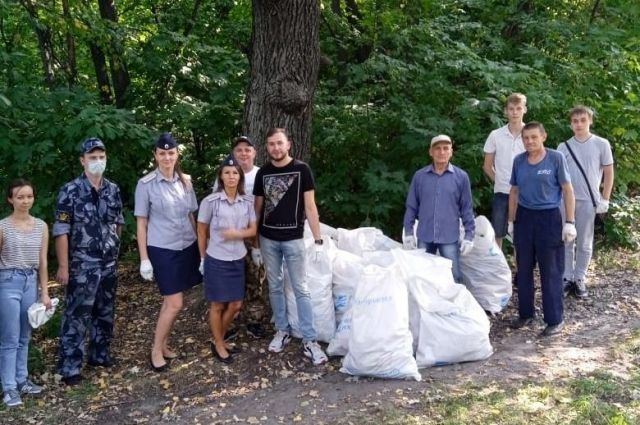 Из Винновской рощи в Ульяновске вывезли 30 мешков мусора