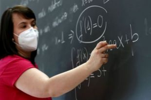 В Тернопольской области непривитых учителей обяжут делать тест на COVID-19.