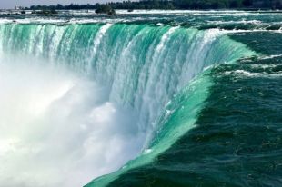 Ниагарский водопад ко Дню Независимости подсветят цветами флага Украины