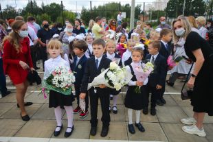 День знаний в школе №15 в Красногорске под Москвой.