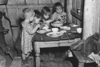 Послевоенная жизнь была голодной, особенно в городах.