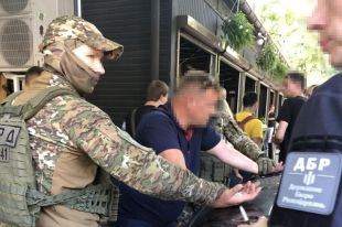 На взятке поймали главу управления Госэкоинспекции в Одессе.