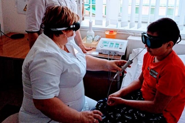 В Георгиевске бизнесмен подарил поликлинике аппарат лазерной терапии