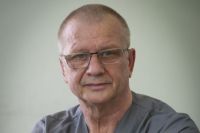 Больше сорока лет Большаков проработал в 20-й клинической больнице, возглавлял отделение торакальной хирургии.
