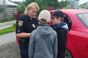 Во Львовской области двое детей пошли в поход: полиция нашла их через сутки