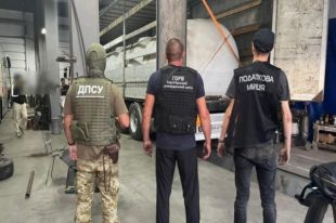 В Чернигове разоблачили цех контрафактного алкоголя.