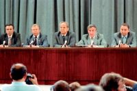 Александр Тизяков, Василий Стародубцев, Борис Пуго, Геннадий Янаев, Олег Бакланов (слева направо),пресс-конференция ГКЧП в МИД СССР, 19 августа 1991 года.