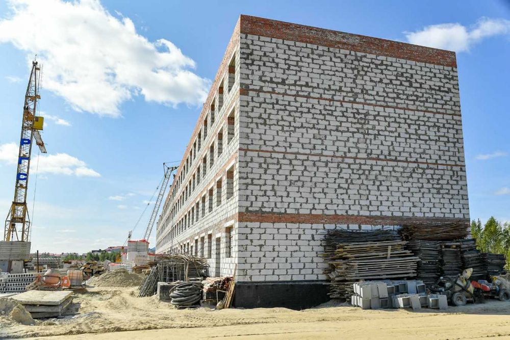 Дмитрий Артюхов оценил темпы строительства жилья в Губкинском, 2021.