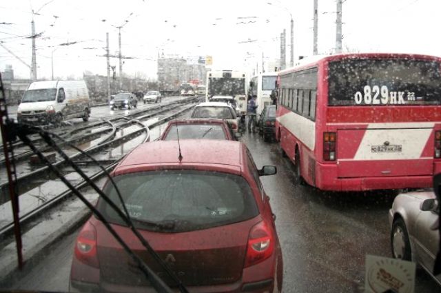В Барнауле отодвинули сроки ремонта путепровода на Новом рынке