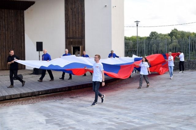 Рязанские молодогвардейцы отметили День Государственного флага