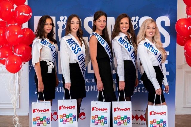 5 офисных сотрудниц из Петербурга прошли в полуфинал конкурса «Мисс Офис»