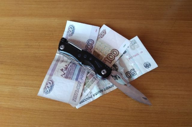 За деньги с помощью поддельных документов они ставили мигрантов на учёт.