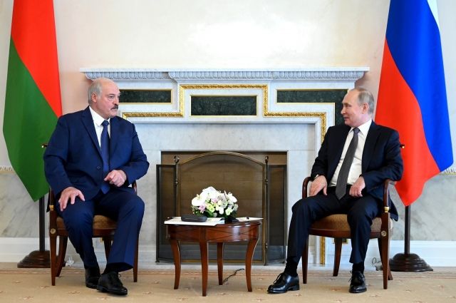 Путин поговорил по телефону с Лукашенко