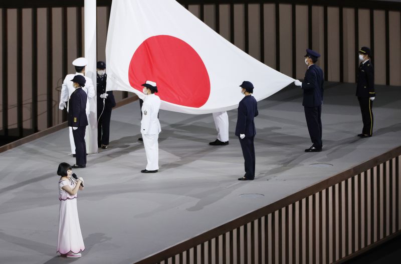 Поднятие флага Японии на церемонии открытия XVI летних Паралимпийских игр