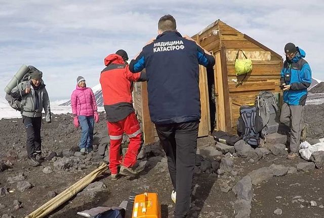 На Камчатке с Ключевского вулкана эвакуировали травмированную туристку