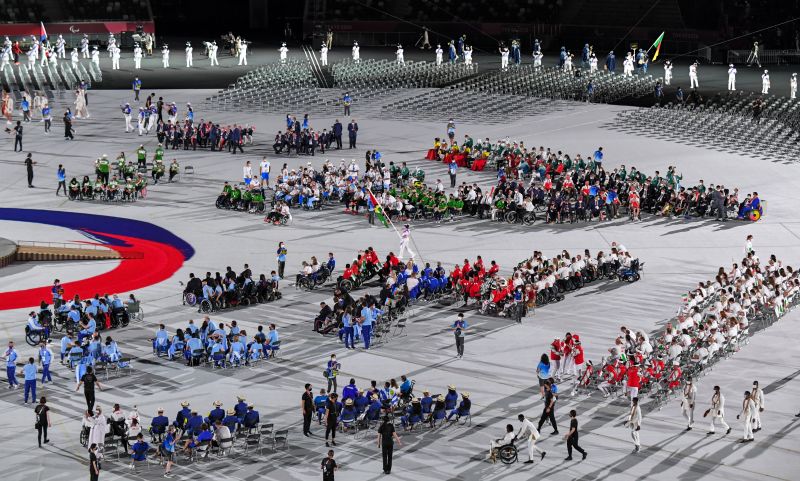 Спортсмены на церемонии открытия XVI летних Паралимпийских игр