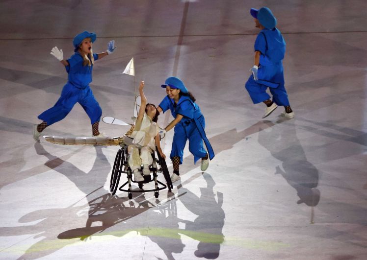 Артисты на церемонии открытия XVI летних Паралимпийских игр