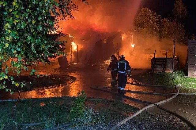 В результате пожара в гостевом доме «Поместье Званское» в огне погибли три человека