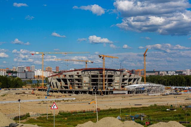 Дмитрий Чернышенко оценил ход строительства ледовой арены в Новосибирске