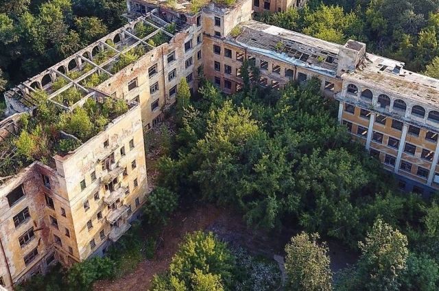 В пятый раз за лето горела заброшенная больница в Екатеринбурге