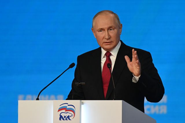 Президент РФ Владимир Путин выступает на съезде Всероссийской политической партии «Единая Россия».