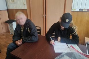 В Бродах пенсионер на улице угрожал оружием прохожим: появились подробности