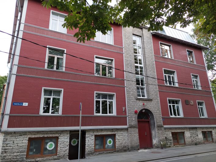 В квартире номер 4 на улице Вабрику, 41 в районе Копли Довлатов жил в 70-е годы. До Старого города совсем недалеко. 