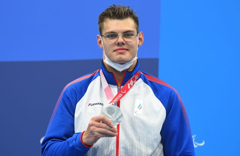 Российский спортсмен Андрей Николаев завоевал серебряную медаль в соревнованиях по плаванию на дистанции на 100 метров вольным стилем среди мужчин в классе S8 по плаванию на XVI Паралимпийских играх в Токио