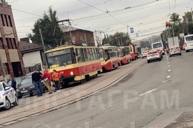 Трамвай и автомобиль каршеринга столкнулись в Туле