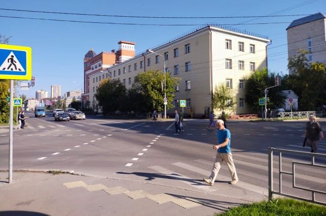 В Барнауле появился первый диагональный пешеходный переход на перекрестке