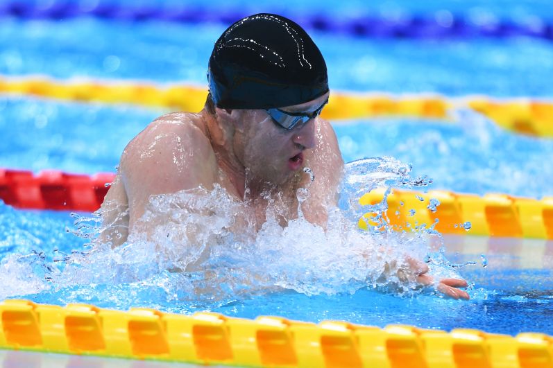Российский спортсмен Андрей Калина завоевал золотую медаль в финальном заплыве на 100 метров брассом среди мужчин в классе SB8 на соревнованиях по плаванию на XVI Паралимпийских играх
