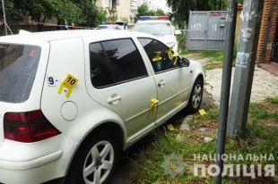 В Киеве злоумышленники открыли стрельбу по машине
