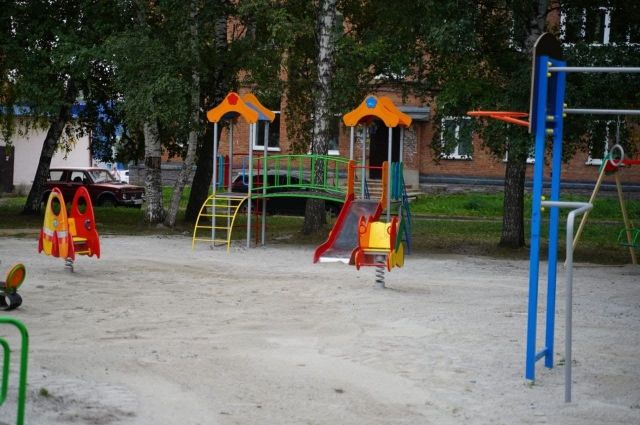 В Кузбассе отремонтировали возмутившую губернатора детскую площадку