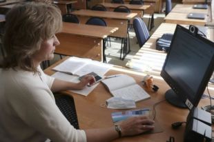 Минцифры запускает бесплатную компьютерную помощь для учителей