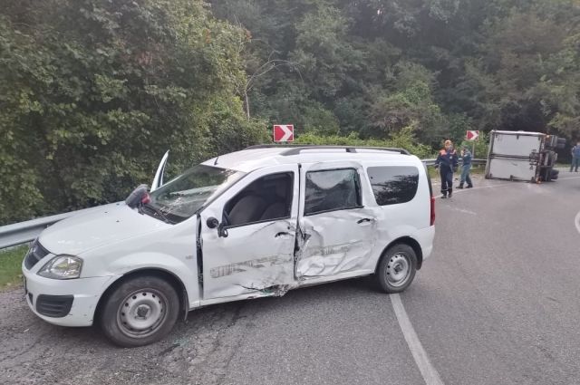 В Сочи в ДТП с опрокинувшимся автомобилем пострадал 10-летний мальчик