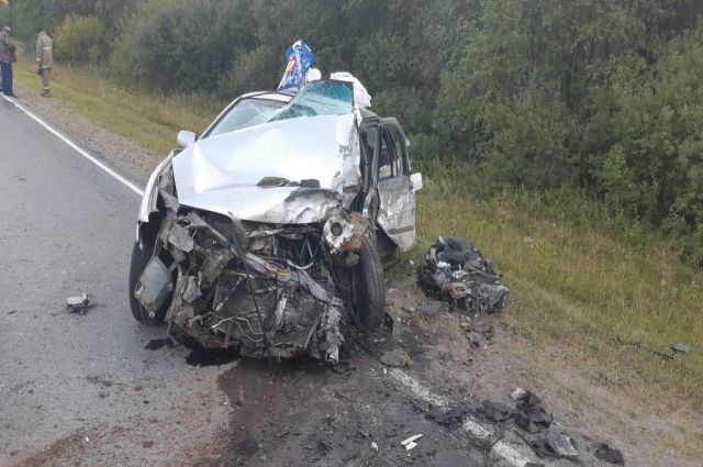 Пассажир иномарки погиб на свердловской трассе в лобовом ДТП