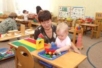 Воспитателям детских садов Оренбуржья с сентября повысят зарплату.