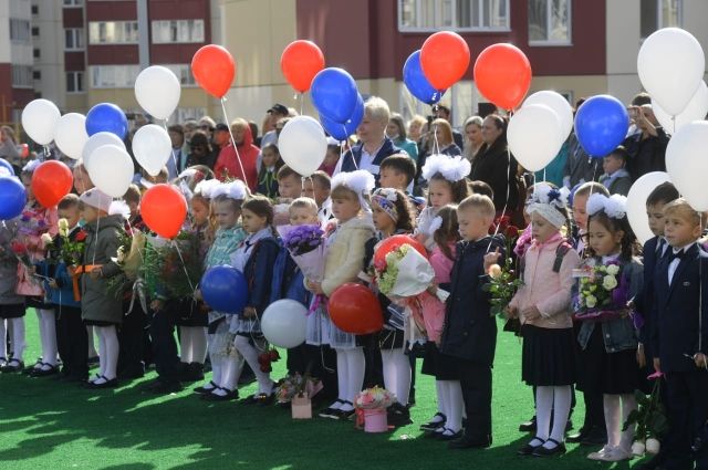 1 сентября в омских школах и кадетском корпусе прошли торжественные линейки