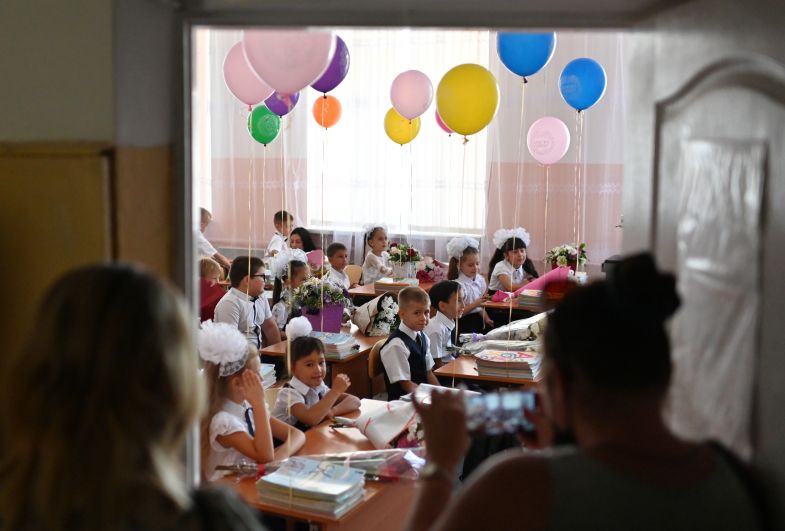 Первоклассники в классе школы-гимназии №1 в городе Судак