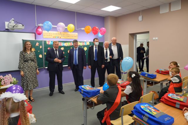 Мурат Кумпилов принял участие в открытии новых школ в Майкопе и Ханской