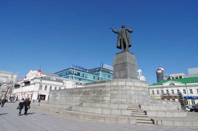 Памятник Ленину на площади Екатеринбурга отреставрируют