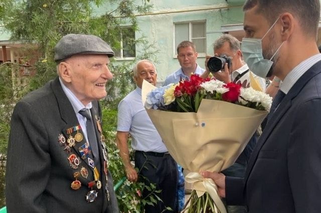 Ветерану Вадиму Терновому из Таганрога исполнилось 100 лет