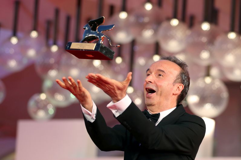 Итальянский актёр и режиссёр Роберто Бениньи, награжденный «Золотым львом» за вклад в кинематограф на церемонии открытия 78-го Венецианского кинофестиваля