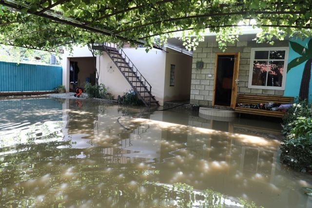 В Апшеронском районе от воды спасатели освободили 197 домов