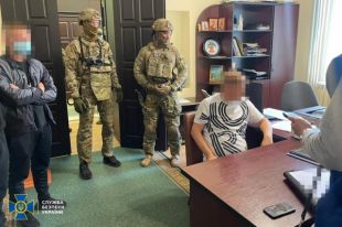 СБУ задержала на взятке депутата и чиновника Полтавского горсовета.