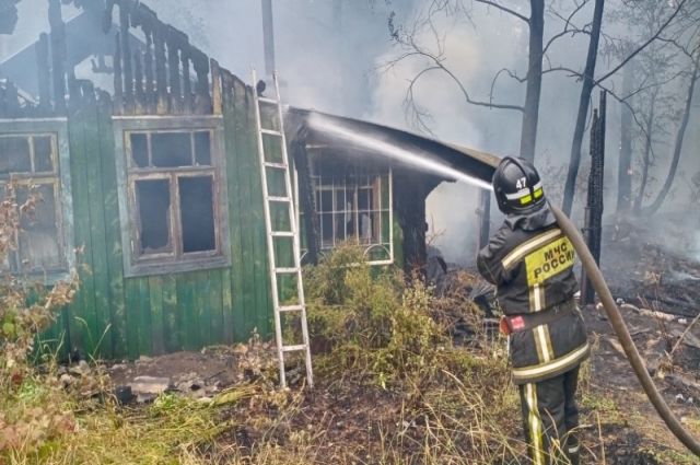Семь домов уничтожил огонь под Первоуральском