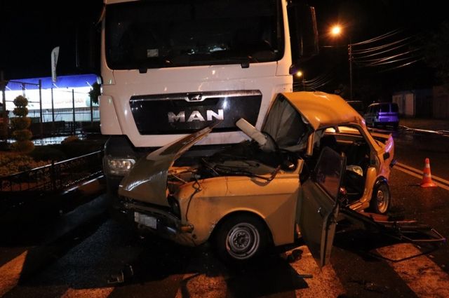 В Адыгее в ДТП с грузовиком пострадал водитель «Москвича»