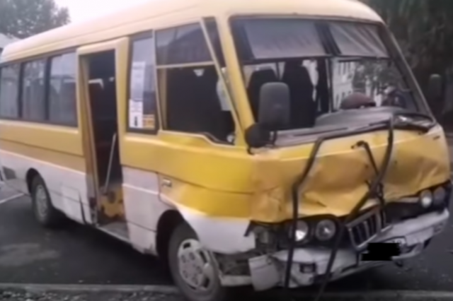 Автобус в пассажирами столкнулся с легковушкой в Усолье-Сибирском