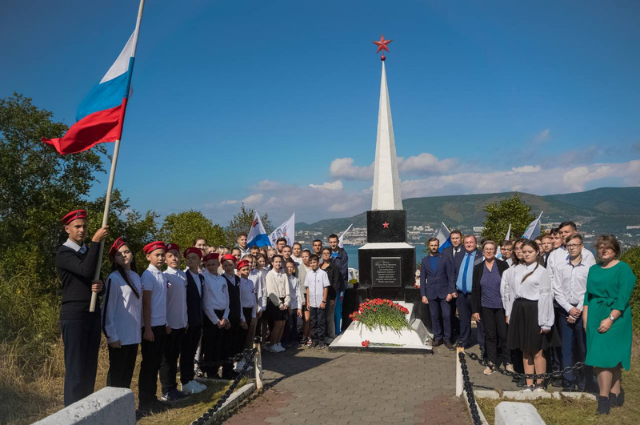 В Петропавловске возложили цветы к памятнику Герою Советского Союза