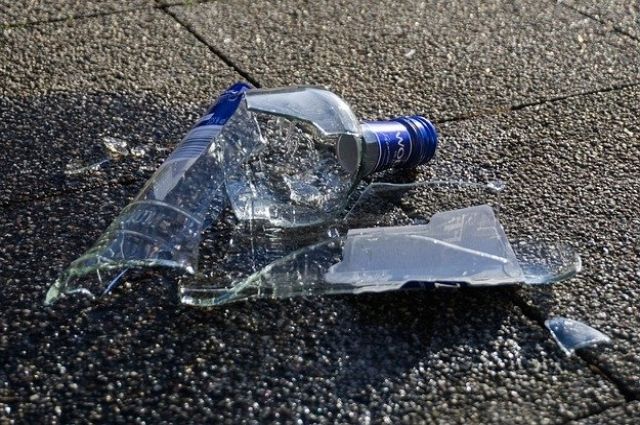 23-летнему парню разбили бутылку об голову в Новосибирской области
